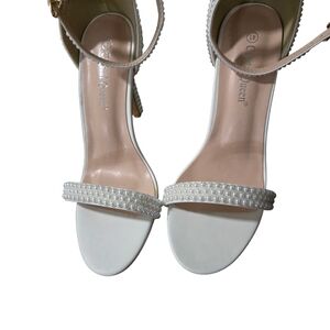 White Heels with Elegant Design and Comfort
